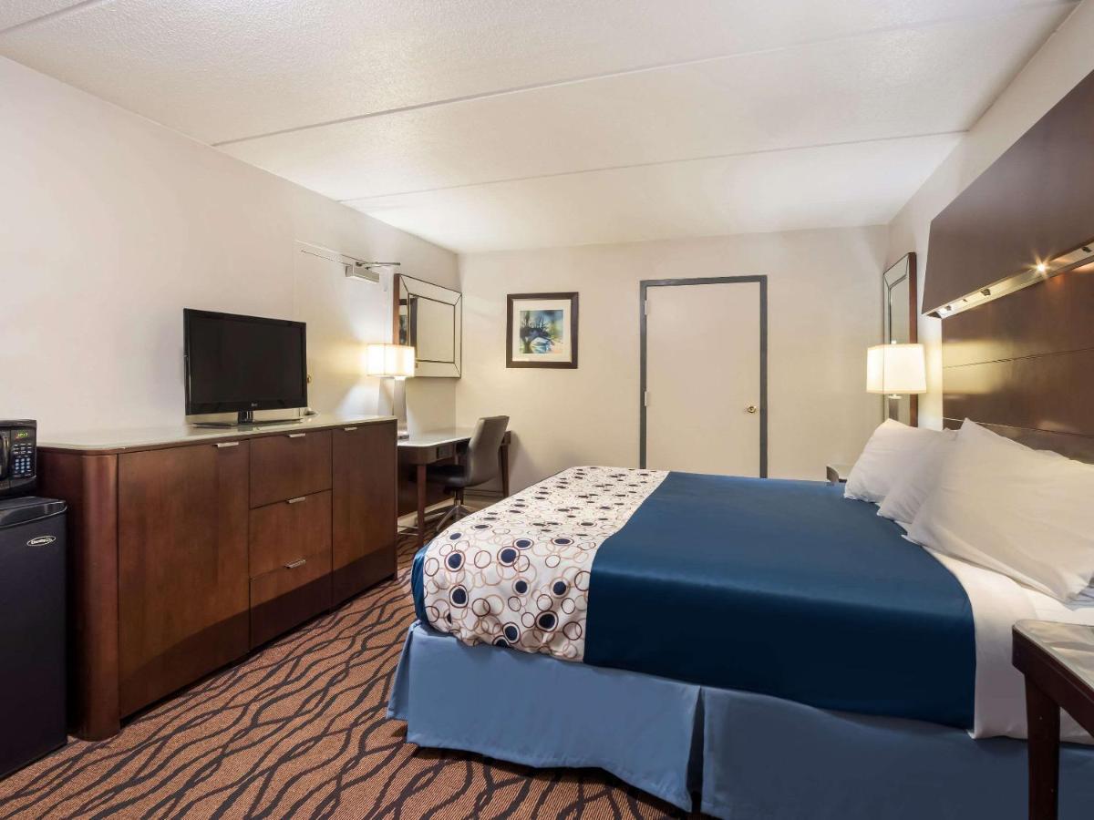 Rodeway Inn Гринвуд Экстерьер фото