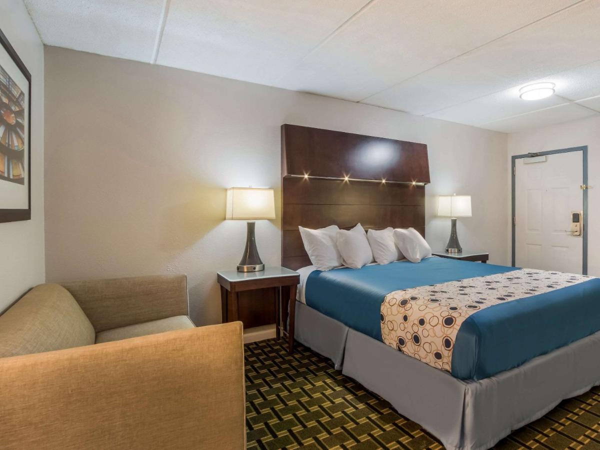 Rodeway Inn Гринвуд Экстерьер фото