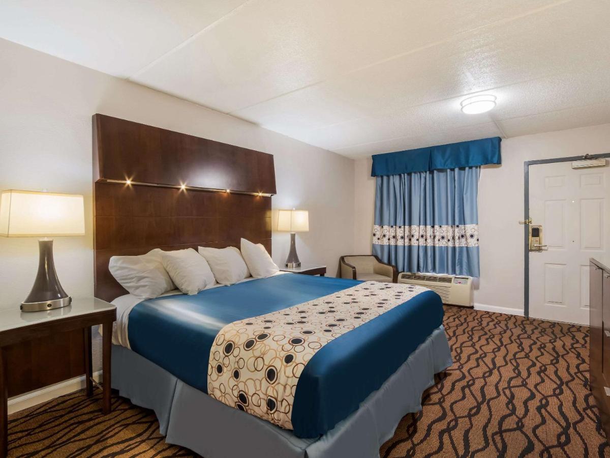 Rodeway Inn Гринвуд Экстерьер фото