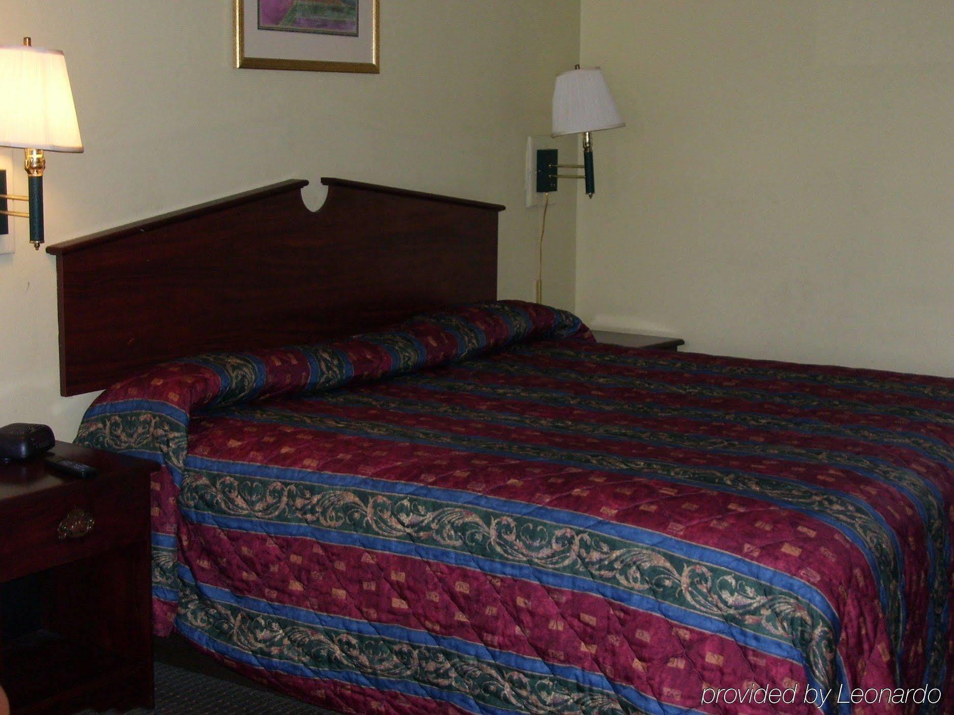 Rodeway Inn Гринвуд Экстерьер фото